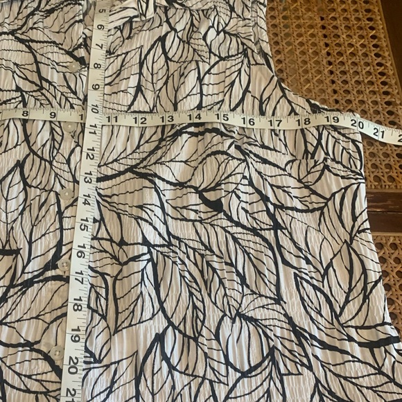 Croft & Barrow blouse shirt top sleeveless button down, leaf print fabric - Picture 10 of 10